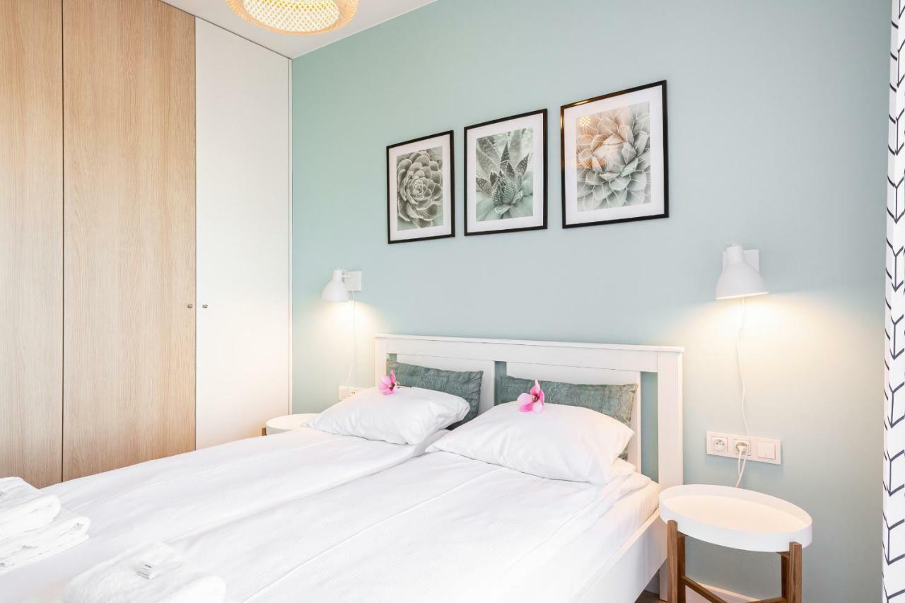 Apartment Walonska With Free Parking Wroclaw By Noclegi Renters Esterno foto