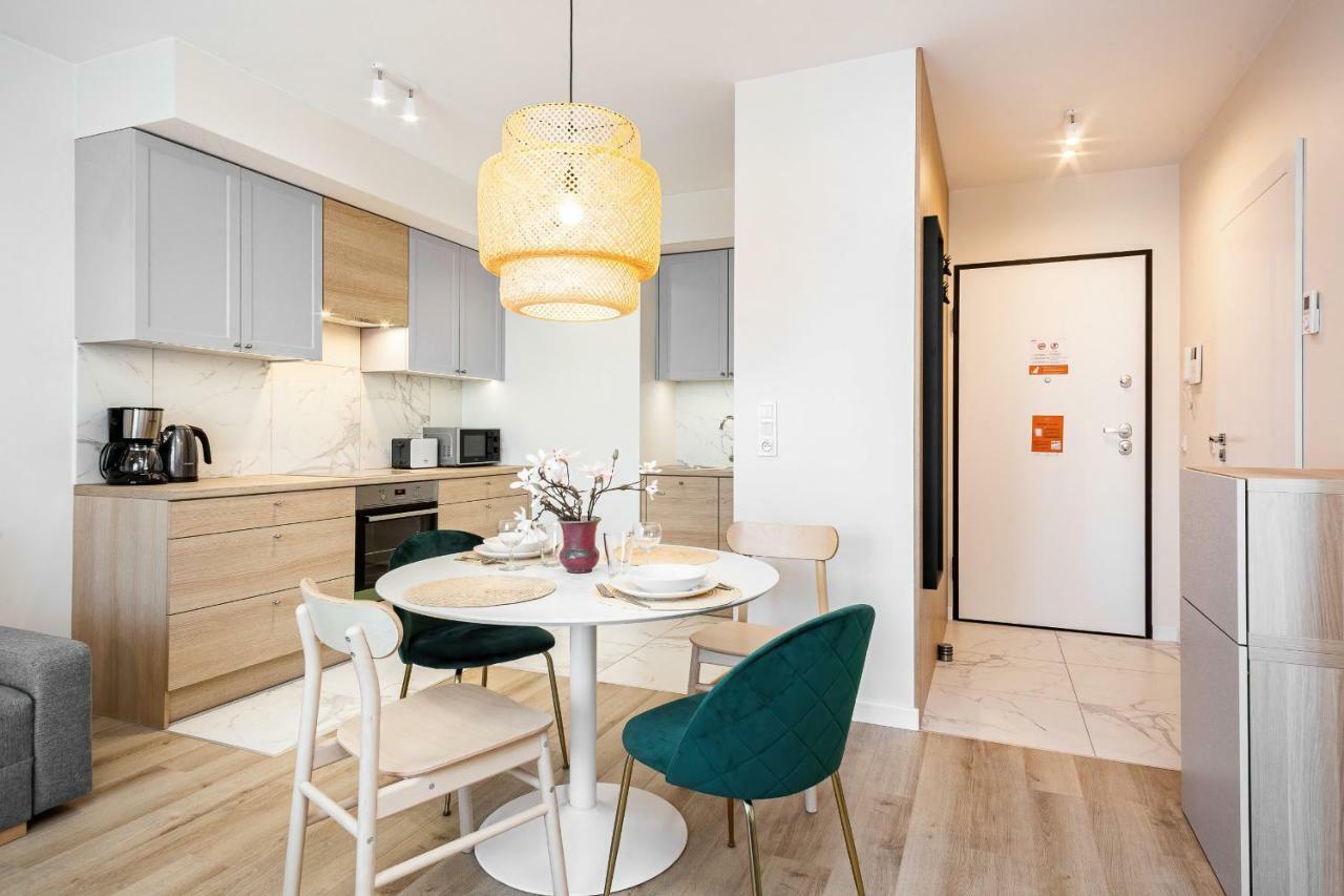 Apartment Walonska With Free Parking Wroclaw By Noclegi Renters Esterno foto