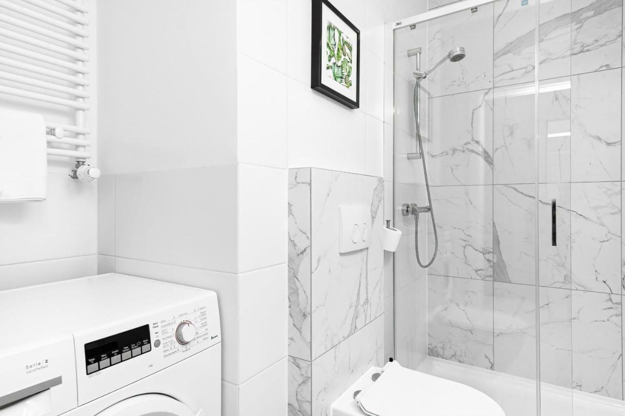 Apartment Walonska With Free Parking Wroclaw By Noclegi Renters Esterno foto